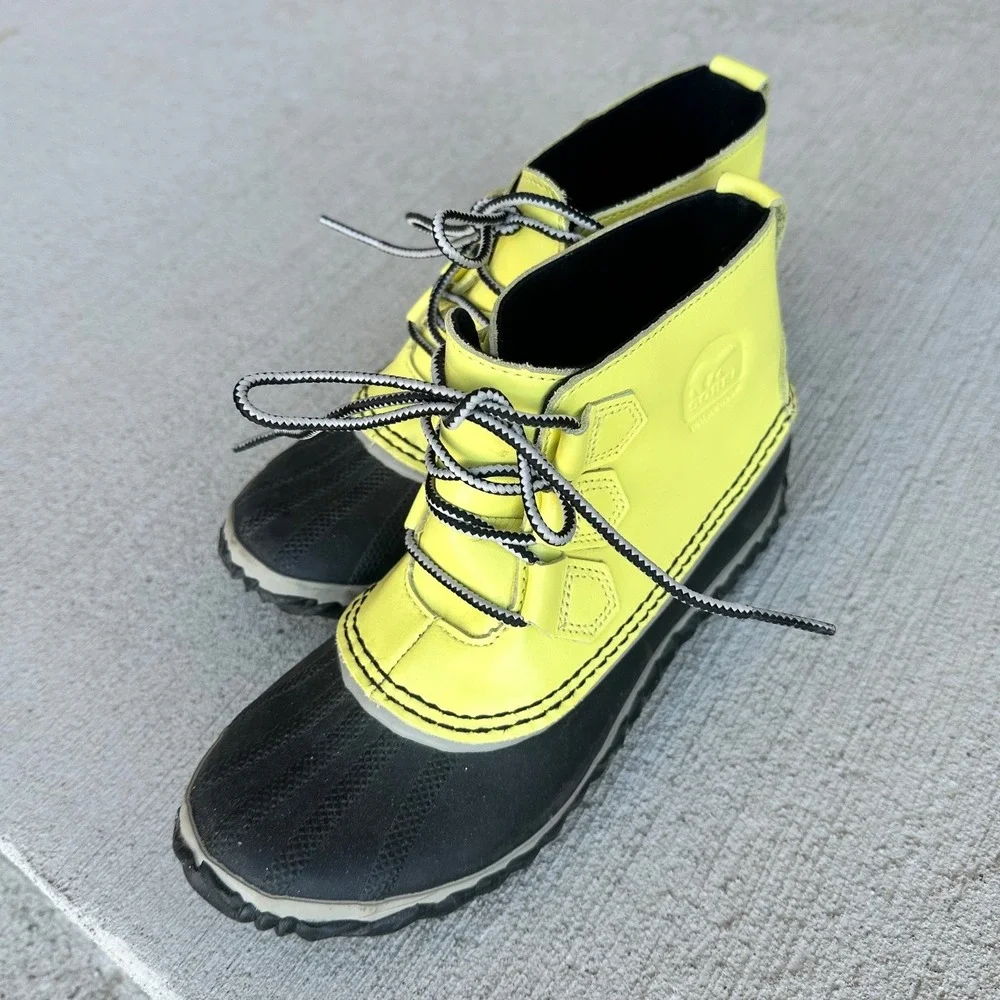 Sorel Out N About Rain Boots Yellow Black Waterproof Duck Boots 6.5